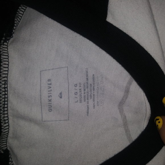 Quiksilver Tshirt - Picture 2 of 3
